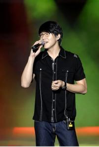 성시경, 외로움 극복법 "셀프 손등키스, 다들 해봤지?"