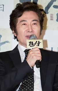 백윤식 여자친구 기자회견 돌연 취소, 이유가 '부담' 때문?