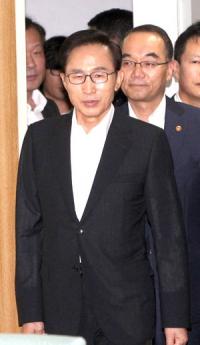 MB정부 말기, 외교문서 수만 건 파기의혹…외교부 "파기문서는 사본"