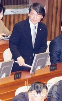 안철수, 국정원 수사 관련 "윤석열 팀장 배제는 검찰 중립성 침해"