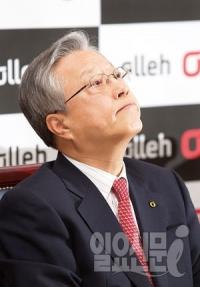 이석채 KT 회장 사의 표명..."솔로몬 왕 앞의 어머니 심정"