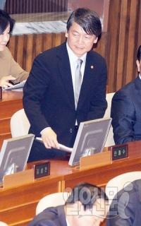 안철수 기자회견서 특검제안 "국가기관의 선거개입 의혹 특검으로 밝혀야"