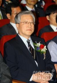KT 소액주주, 이석채 회장 등 전현직 CEO 상대 주주대표소송
