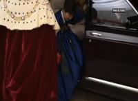 박근혜, 한복에 발 걸려 '꽈당'…"드라마틱한 입장" 센스 발휘