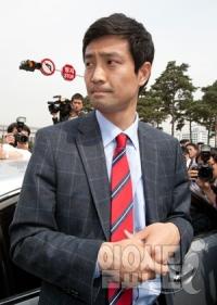 '논문표절' 문대성, 새누리당 재입당 신청…찬반 놓고 갑론을박