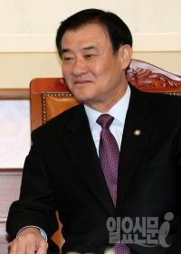 강창희 의장, 감사원장 후보자 임명동의안 직권상정 시사