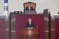 '16일째 단식농성' 김재연 의원, 첫 대정부 질문