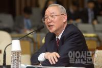 발표 시기 갑론을박