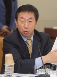김성태 의원 막말 논란, 새누리당 노조 사퇴 요구