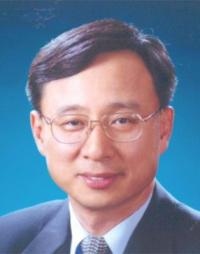 황창규 KT 회장 "임원수 대폭 줄이겠다"...위기 극복 의지 천명