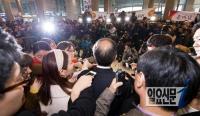 김황식 전 총리를 향한 뜨거운 취재 열기