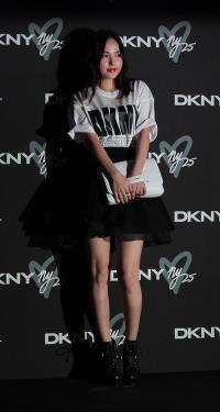 빨간 립스틱 민효린...‘DKNY’25주년 기념행사