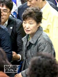 박근혜 대통령 세월호 사고 현장 두 번째 방문해 실종자 가족 면담... 현장 분위기는?