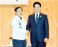 유정복측 “후보자 가족까지 선거판으로” VS 송영길측 “‘형님 부실’부터 챙기길”