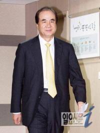 윤석금 웅진 회장 화장품 사업으로 재기 노린다