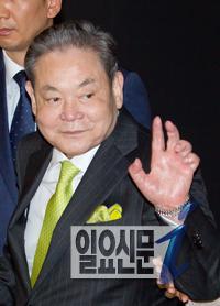 삼성 이건희 회장 “눈 마주치고 반응할 정도 호전”…의사소통은 언제쯤?
