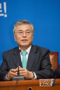 문재인 “총기 난사 사병-무장 탈영은 사상 초유” 지적
