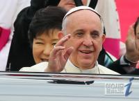 프란치스코 교황 왼쪽 가슴에 노란 리본, 세월호 유족에 묵직한 ‘위로’