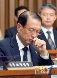 김기춘 실장, 교통사고로 의식불명 상태인 아들 국회서 언급 "인간적으로 매우 아프다"