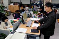 대구 중구청, 서서 일하는 책상 시범도입