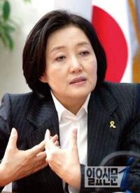 [직격인터뷰]박영선 “나경원 톱2프라이머리 지적, 논리에도 안 맞아”
