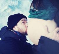 저스틴 팀버레이크, 아내 제시카 비엘 배에 입맞춤 “2세 임신했어요”