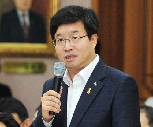 염태영 수원시장, 사면초가(?) '사람중심 더 큰 수원'