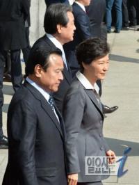 박근혜 골프활성화 발언 뭇매 돌아선 민심 지지율 30%대 무너뜨리나