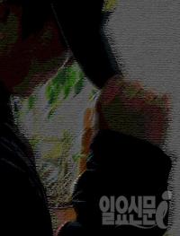 여자친구 "헤어져" 한 마디에 달리는 차에 뛰어든 20대 붙잡혀