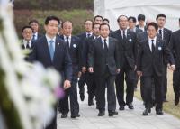 55주년 4.19혁명 기념식 참석하는 이완구 총리