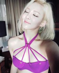 소녀시대 효연, 비키니 자신감...'가슴 강조 상의' 시선 강탈