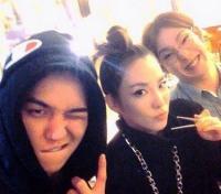 위너 남태현·송민호, 산다라박과 알 수 없는 표정으로 '셀카'
