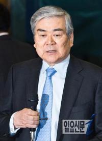 '대한항공이 달라졌어요?' 퇴직 앞둔 부기장 폭풍지적에  조양호 회장 "고맙다" 화답