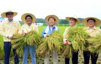 경북도 들과 마을에서 광복70주년 경축분위기 후끈