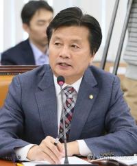 '성폭행 혐의' 심학봉, 국회의원직 사퇴서 국회 제출