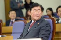 최경환 "저 말고도 경제 잘할 분들 많아"..총선 출마 선언 