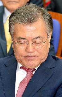 문재인 "청와대, 정말 쪼잔하네요"..'5자회동' 대변인 배석 신경전