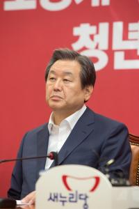 김무성 "복면 시위대, 민주적 가치 얘기할 자격 없어" '복면 금지법안' 도입 검토