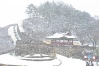 [현장스케치] 첫눈 내린 고창읍성 겨울 풍경
