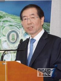 광화문광장 태극기 게양 논란., 박원순 "설치 자체 반대한 적 없다" 
