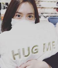 “Hug Me” 윤아 인스타그램 업데이트, 마스크로 가려도 빛나는 미모