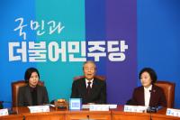 김종인 선대위원장, 첫 회의 주재