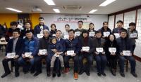[현장스케치] 김승수 전주시장, '오순도순나눔터'  현판 전달