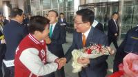 경주 무소속 정종복, 한수원 임직원 경주이전 첫 출근 축하