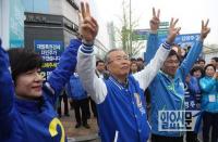 [4‧13 총선] 더불어민주당 김종인 약효 통했다…야권 분열에도 '123석' 대승 