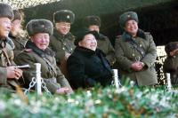 북한 김정은, “핵무기보다 전력이 시급”