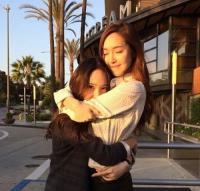 크리스탈, 언니 제시카 꼭 껴안고 "my sis is flying" 애정어린 응원