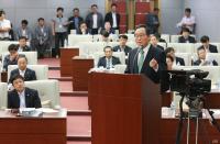 도정질의에 '답변하는' 송하진 전북지사
