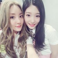 다이아 정채연, 선배 바다와 나란히 '찰칵' "어디에서도 빛나라~"