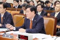 여권 실세 최경환 의원 처남 공기업 낙하산 임명・겸직금지 위반 의혹 진실게임